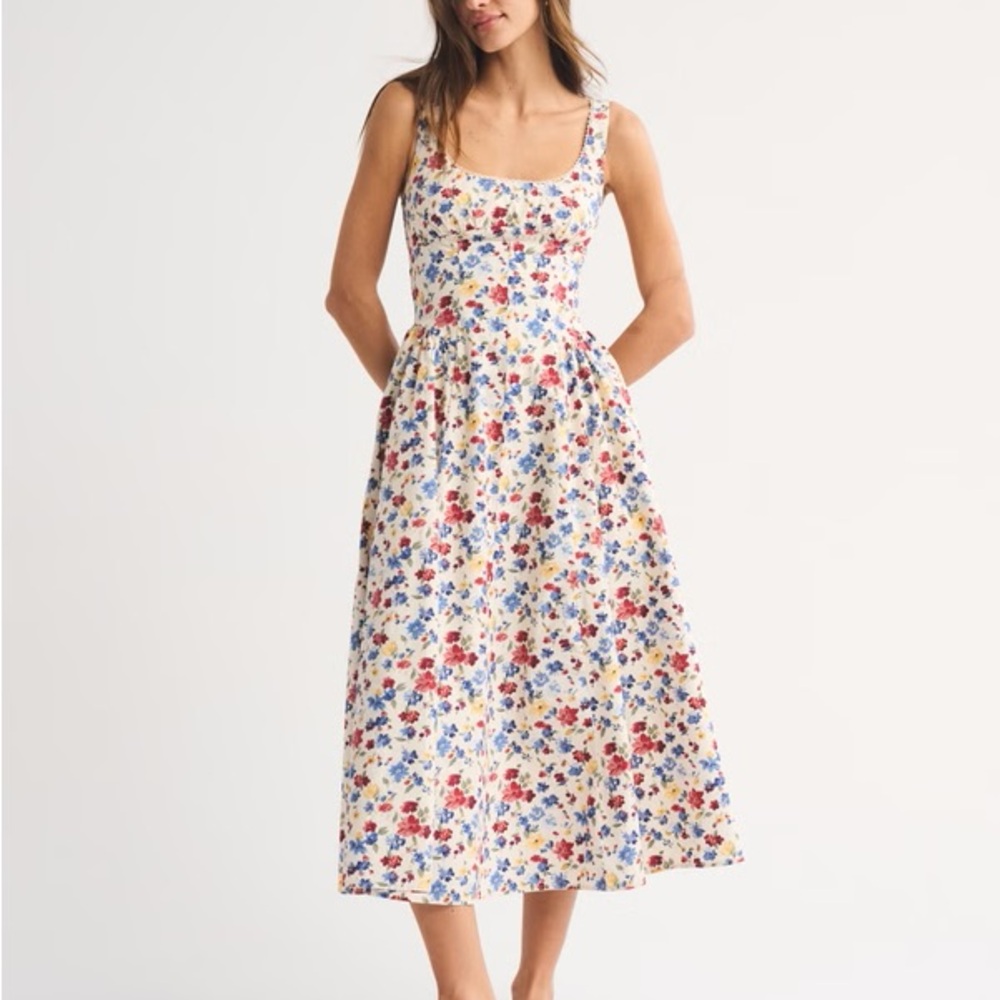 IN SEARCH OF Abercrombie & Fitch Dylan Bra-Free dress in Cream Floral